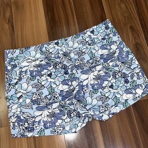 Size 10P / 10 Petite Ann Taylor signature printed floral shorts